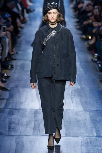 Look 23